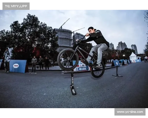 BMX运动风格分类：平地花式、街式、公园、泥地跳跃、半管道的技术特点与差异